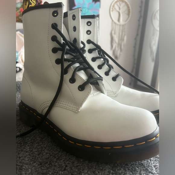 Doc Martens 1460 Boot - White (NEW) - Picture 6 of 9